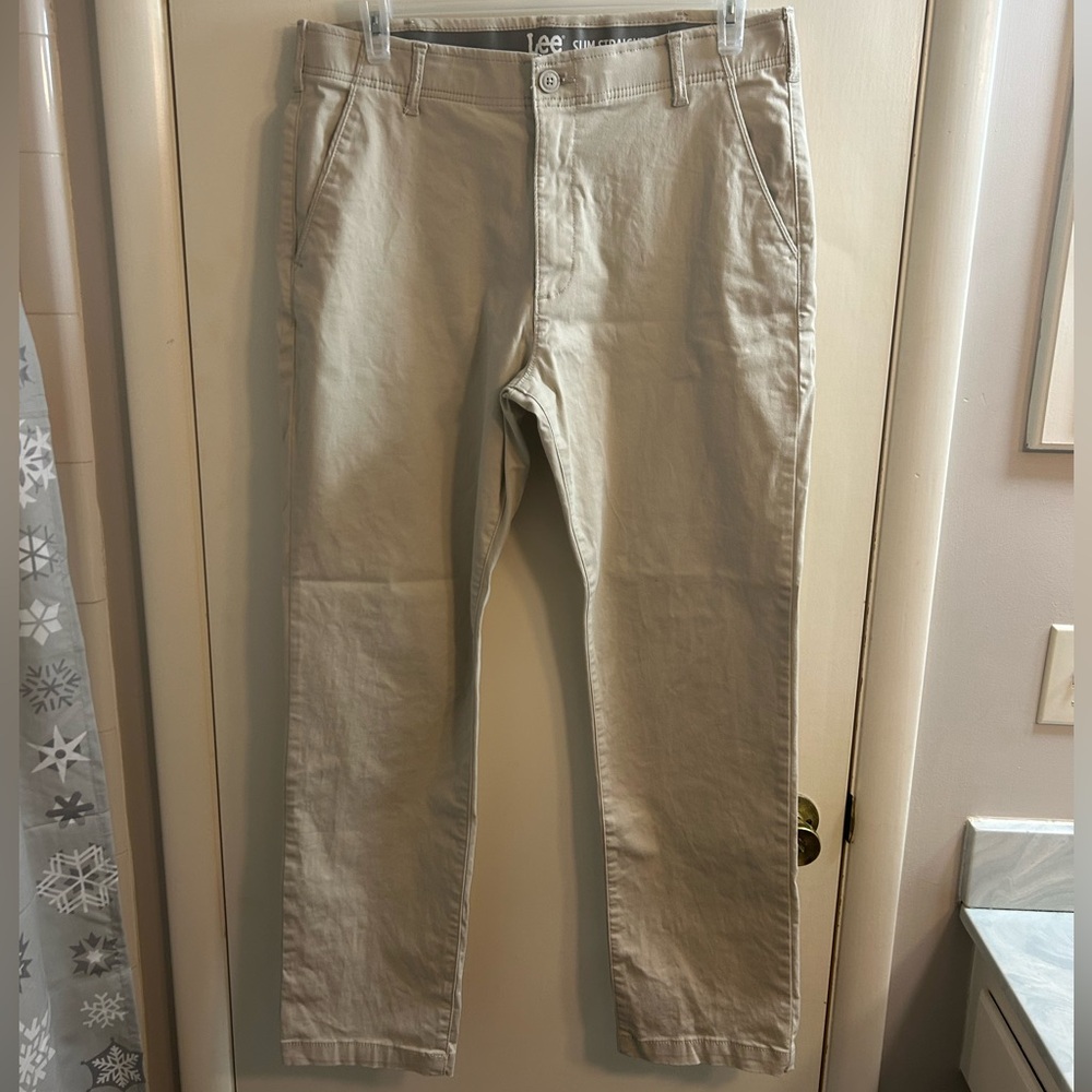 Lee Slim Straight Khaki Pants